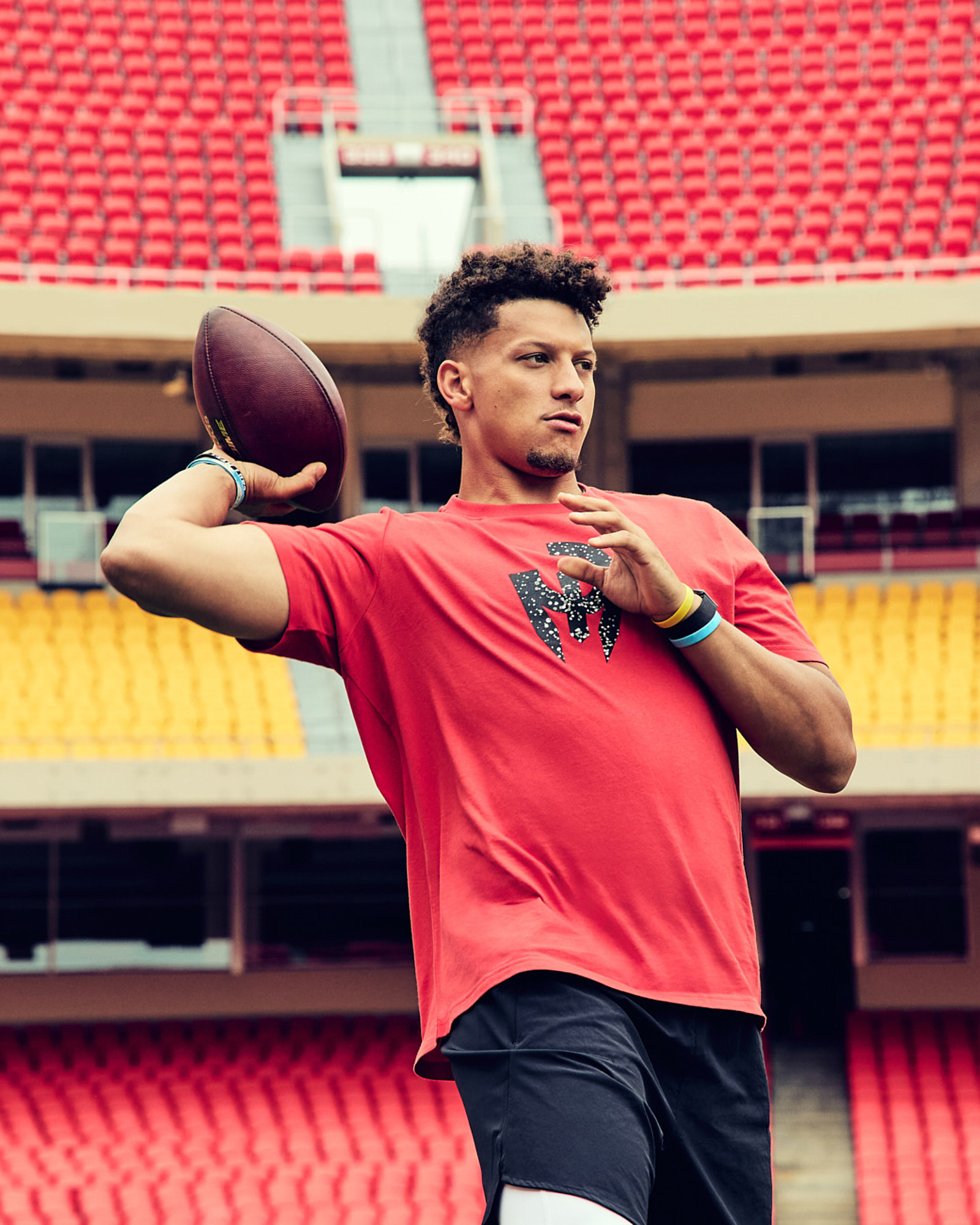 20220520_XCAT_FW22_COMMERICAL_R_YOUNG_HOME_P_MAHOMES_LOOK2_0731_2